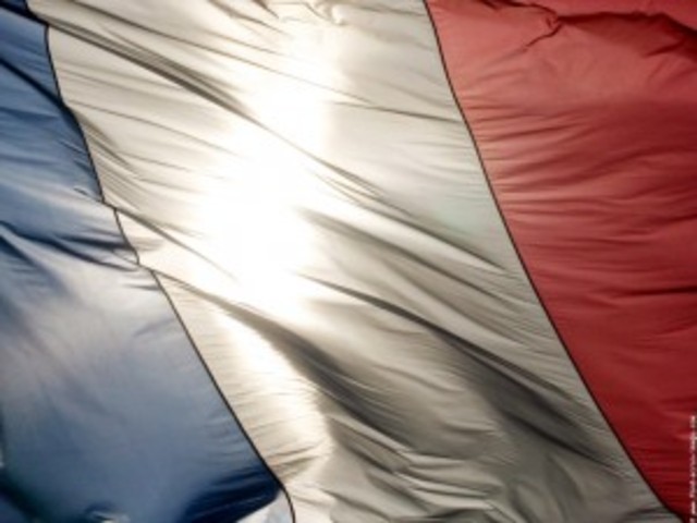 Francia Bloquea el puerto