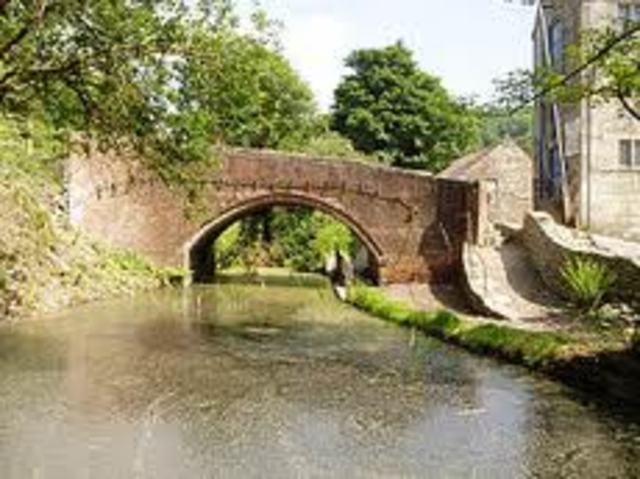 Thames-Severn Canal links the Thames to the Bristol Channel.