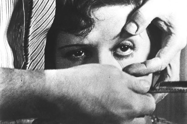 UN PERRO ANDALUZ (CORTOMETRAJE)