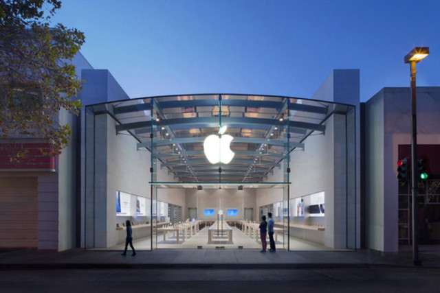First Apple Store