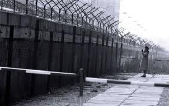 BERLIN BORDER CLOSED