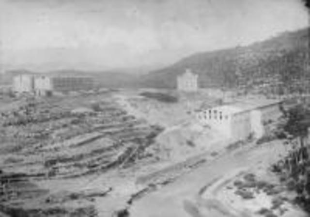 ES COMENÇA A CONSTRUIR LA FÀBRICA