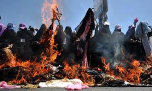 Gandhi burned British chothes