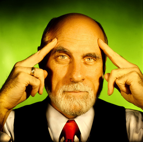 SE ACUÑA EL TERMINO INTERNET