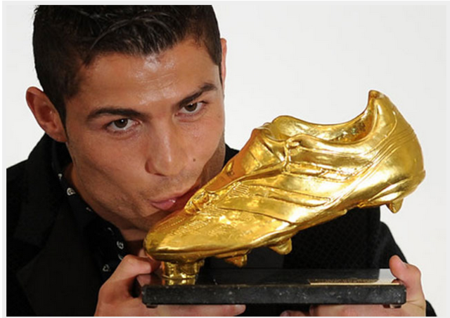 Ronaldo donates his Golden Boot