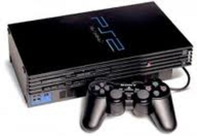 Sony lanza la Playstation 2, primera consola con mejor capacidad de gráficos que una pc. Primer consola en usar tecnología DVD