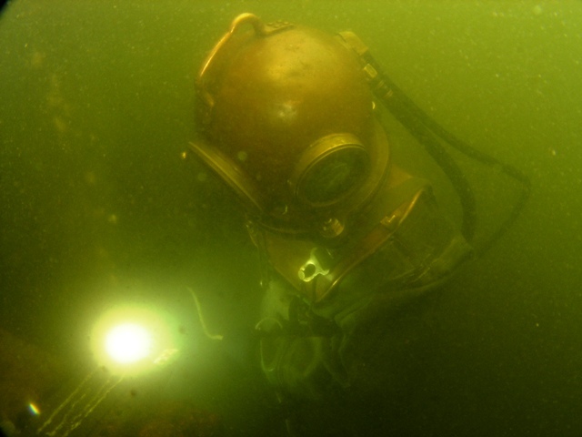 Впервые осуществлена и изучена дуговая электросварка под водой