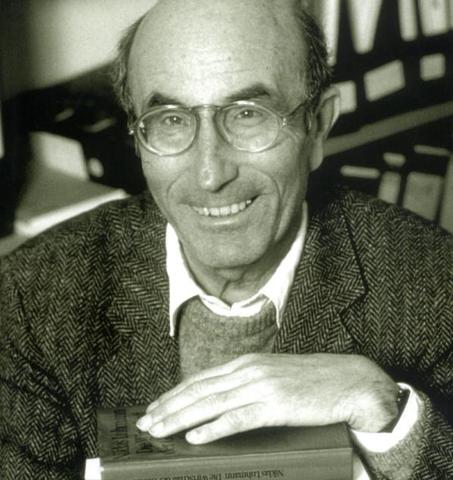 Niklas Luhmann født