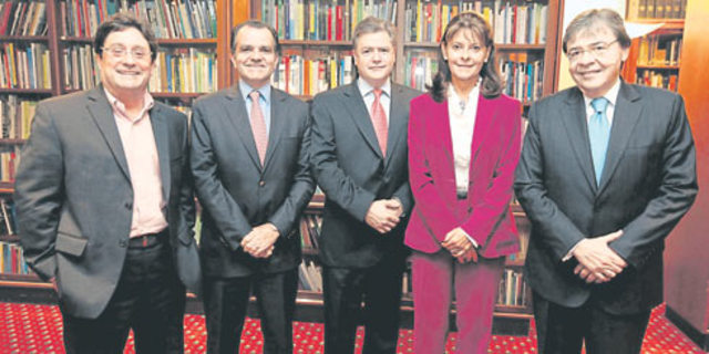 Santos carece de mandato popular para la paz: uribistas