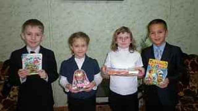 Участники территориальной добровольческой акции «Образование для всех».