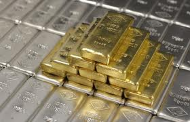 Spain begins exporting gold & silver from the Americas
