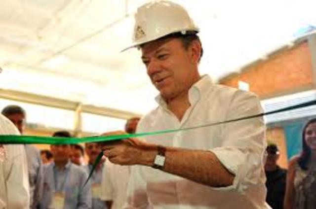 Santos y la primera piedra