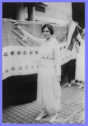 Lucy Burns and Alice Paul protest at the White House