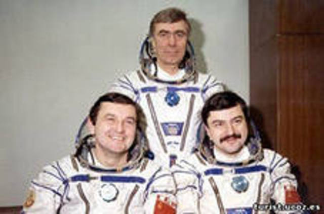 первый экипаж проработавший в космосе свыше одного года