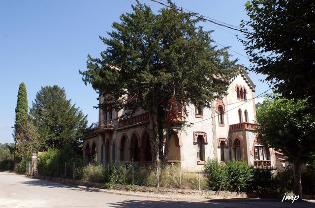 Construcció de Viladomiu Vell