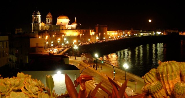 Se reúnen las Cortes en Cádiz.