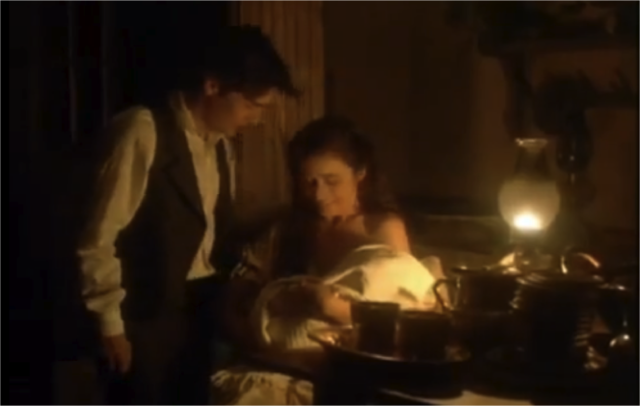 Tita empienza a amamantar a Roberto