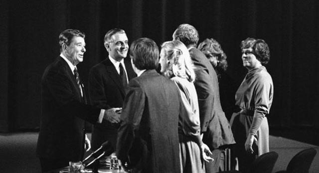 Reagan defeats Mondale