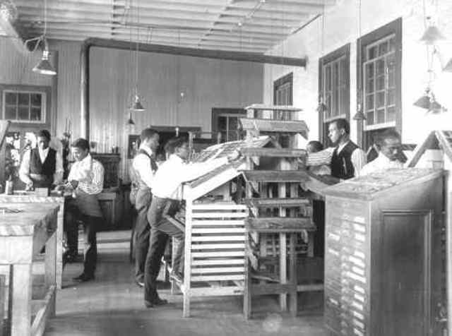 Bogtrykkeri opfindes