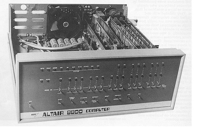 paul allen llega con una altair.