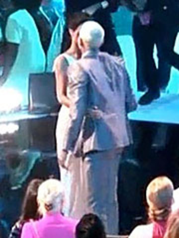 Brown Smooches Rihanna