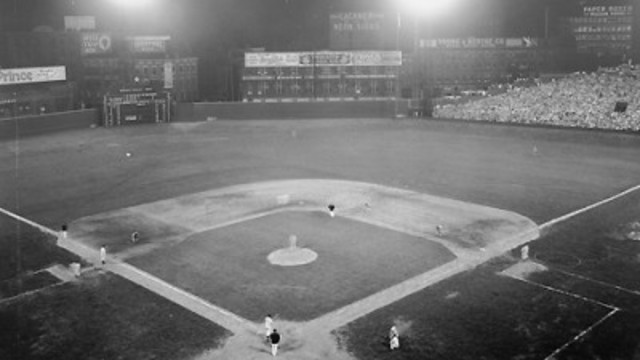 First night game in Majors (played at Crosley Field)