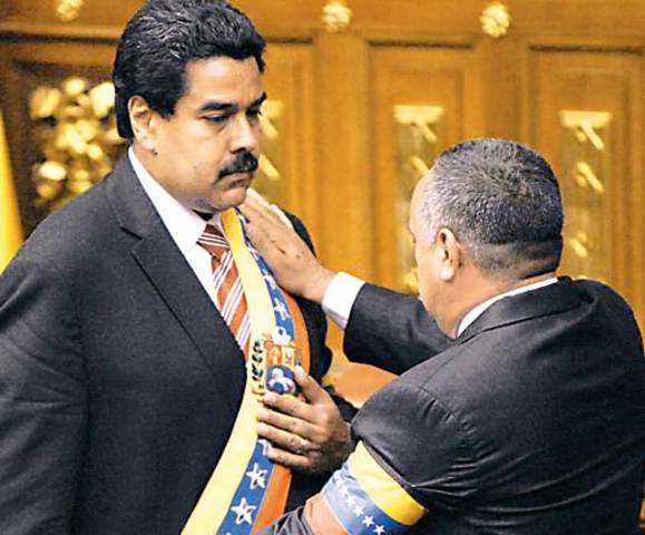 Maduro es nombrado presidente interino.