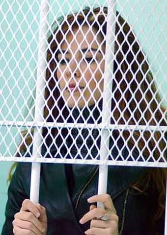 Gloria Trevi es detenida.