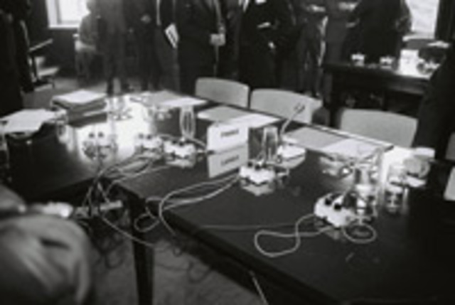 Début de la politique "de la chaise vide"