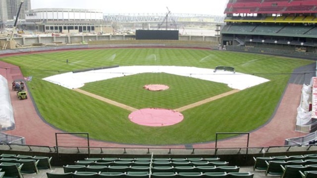 Riverfront Stadium renamed to Cinergy Field