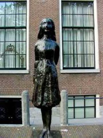 Statue Of Anne