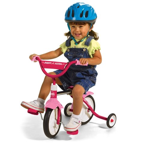 Cuando yo tenía cuatro años, yo me comportaba mal, yo me montaba en el triciclo, y yo cargía un oso de peluche.