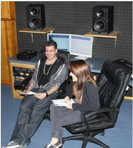 @JennelGarcia e eu trabalhando duro por vocês