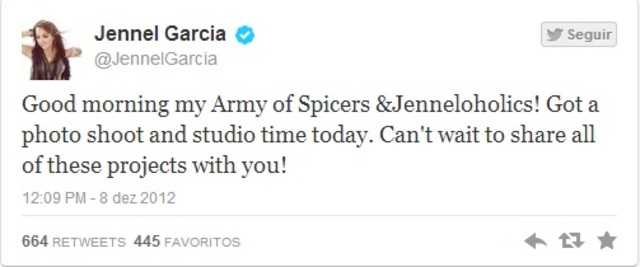 “Bom dia meu exército de Spicers e Jenneloholics! Tenho uma sessão de fotos e estúdio hoje. Mal posso esperar para compartilhar todos esses projetos com vocês”