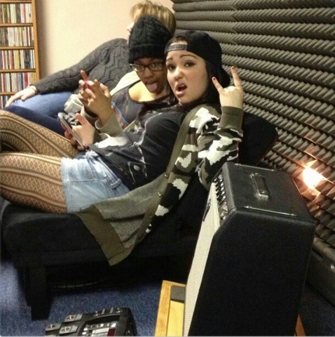 2° Twitcam - Divulgação do nome do single