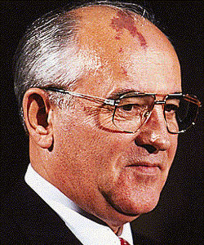 Gorbatsjov komt aan de macht in Rusland