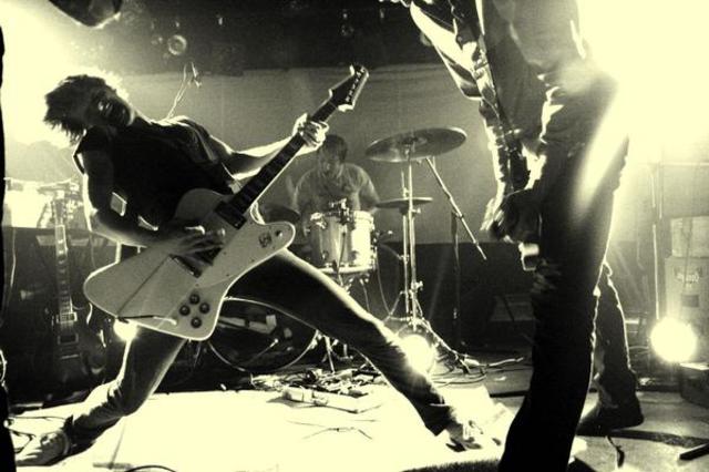 Первая популярная "тяжелая" рок-музыка