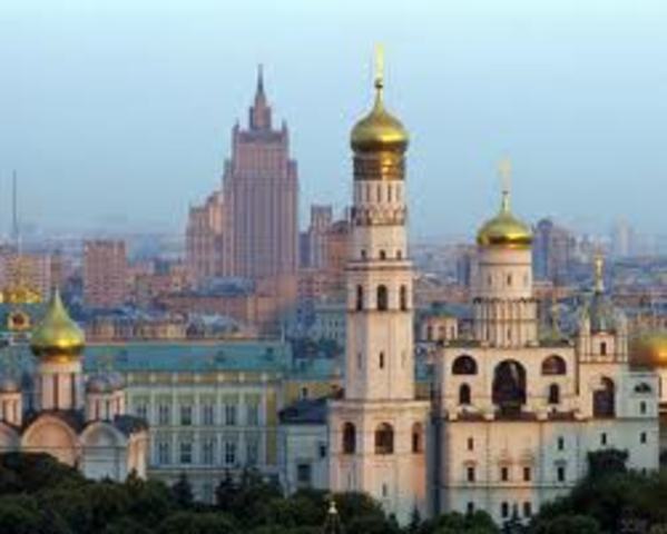 Russia moves the capital from Petrograd to Moskow