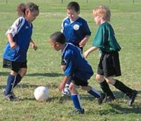 Cuando yo tenía ocho años, yo jugaba fútbol, yo visitaba México, y yo no miraba películas de terror.