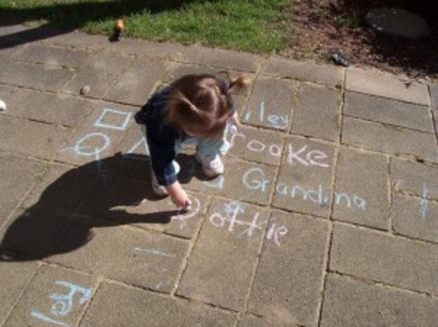 Cuando yo tenía nueve años, yo pelía, yo mentía, y yo escribía con tiza.