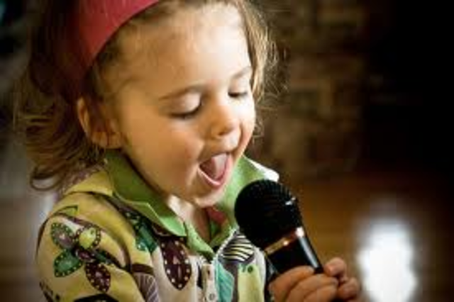 Cuando yo tenía diez años, yo actaba, yo cantaba, y yo bailaba.