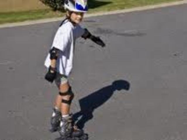 Cuando yo tenía doce años, yo resolvía rompecabezas, yo patinaba, y yo hacía ruedas de la carretera.