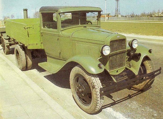 Поездка в Горький для изучения автомобильного дела.