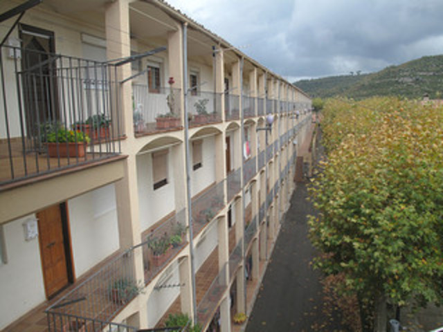 Tomas Viladomiu compra els terrenys de Viladomiu per construir la colónia