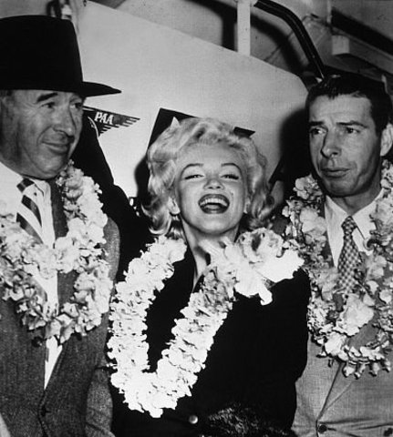 Hawaii admitted to the union