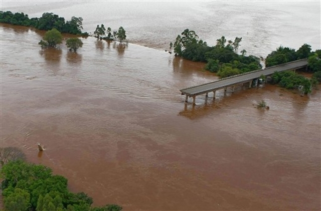 Tragic consequences of heavy rains in Brazil: a bridge collapses.