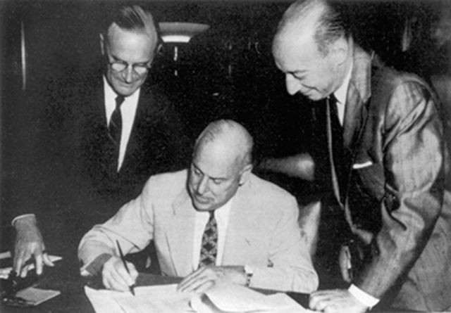 Eisenhower Signs the Interstate Highway Act