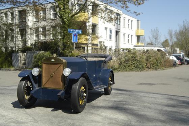 La marca VOLVO produce su primer auto