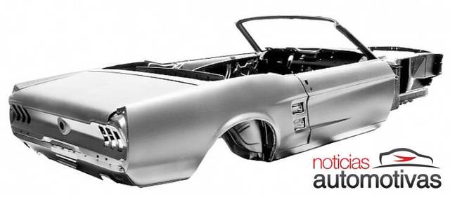 La carrocería del ford mustang es hecha wn materiales plasticos