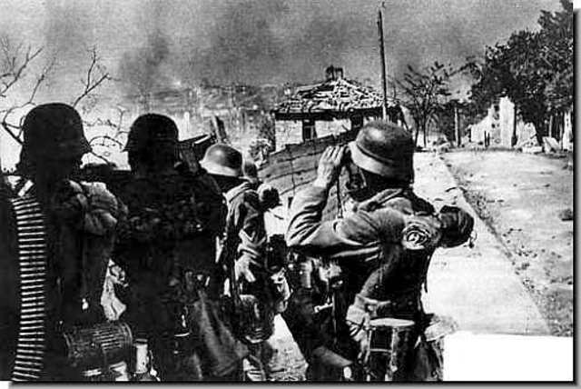 Duitsland valt Rusland binnen